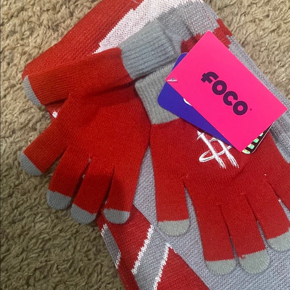 Houston Rockets Red and Gray Scarf and gloves - Picture 6 of 9